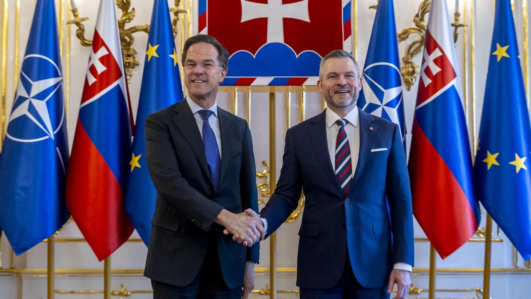 El secretario general de la OTAN, Mark Rutte, durante su reunión de este jueves en Bratislava con el presidente de Eslovaquia, Peter Pellegrini