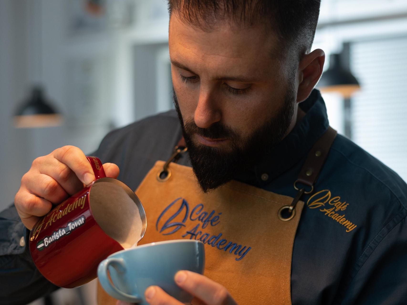 Francisco Tovar, barista de Kima Coffee.