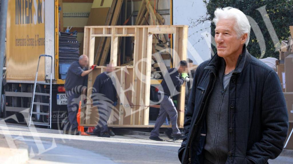 Richard Gere trasladando sus enseres a su casa de La Moraleja, el pasado mes de febrero.