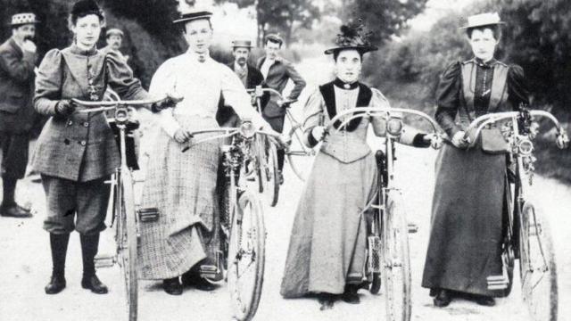 La bicicleta fue un verdadero símbolo de libertad para las mujeres.