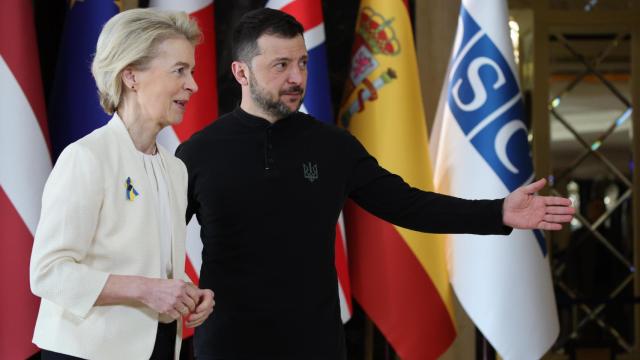 Ursula von der Leyen y Zelenski, durante su encuentro de este lunes en Kiev.