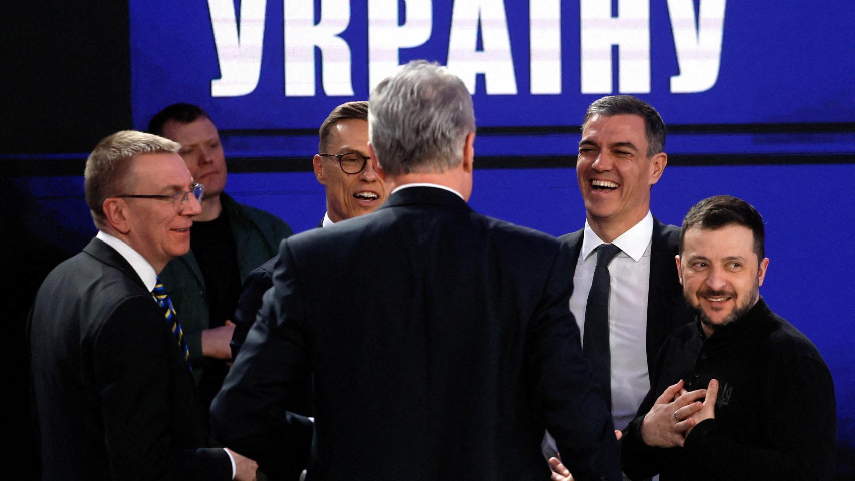 Sánchez departe con Zelenski y los líderes de Letonia, Lituania y Finlandia tras la reunión de ayer en Kiev.