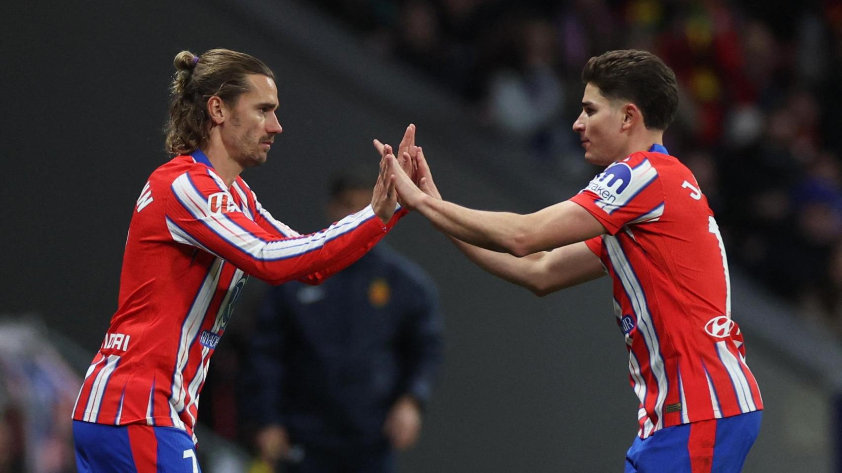 Griezmann y Julián Álvarez, durante un partido del Atlético de Madrid