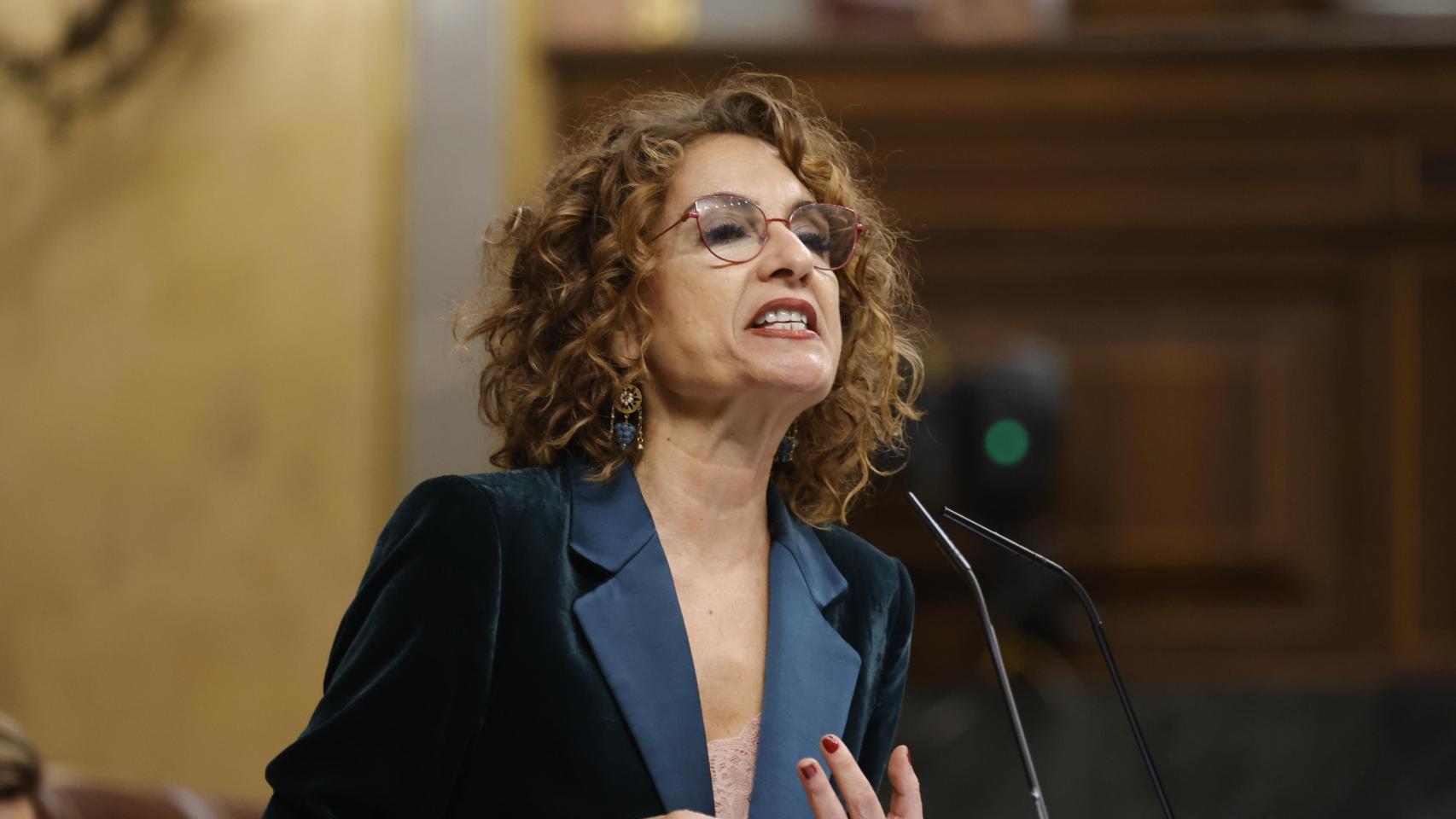 María Jesú Montero, vicepresidenta de Hacienda, responde a las preguntas del PP, este miércoles en el Congreso.