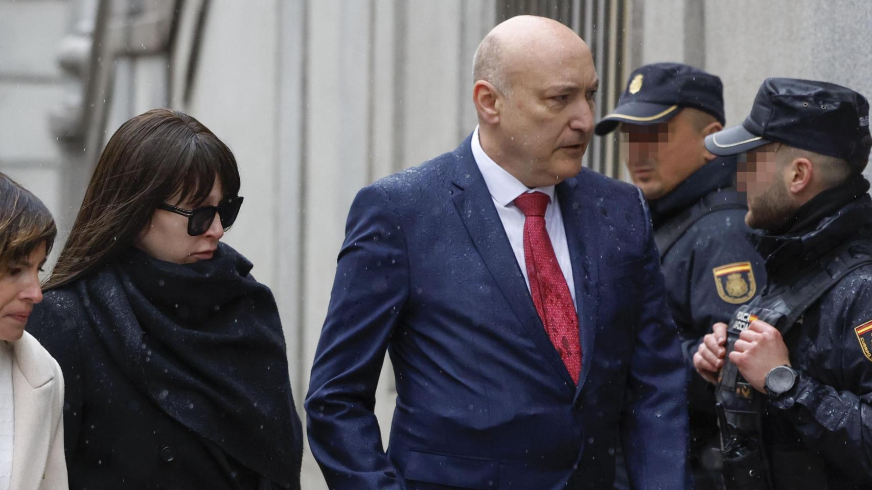 Jesica Rodríguez, de negro, a su llegada al Supremo.