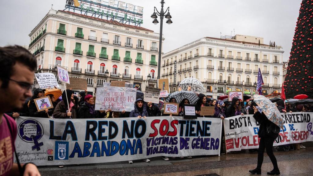 pancarta con el lema La red no SoStiene en la manifestación del  25N 2024
