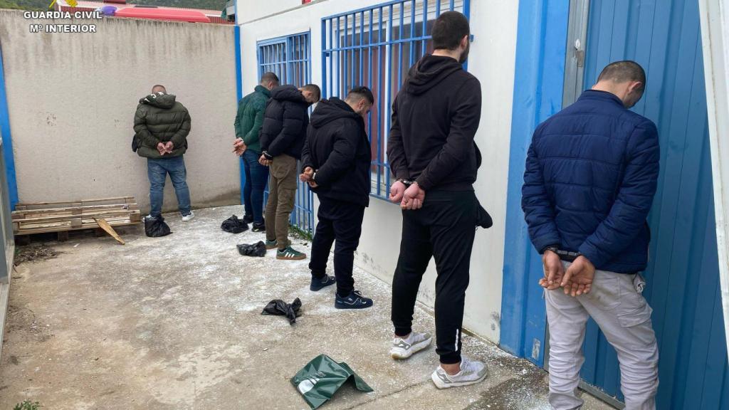 Seis de los ciudadanos albaneses detenidos en Almonacid de Zorita.