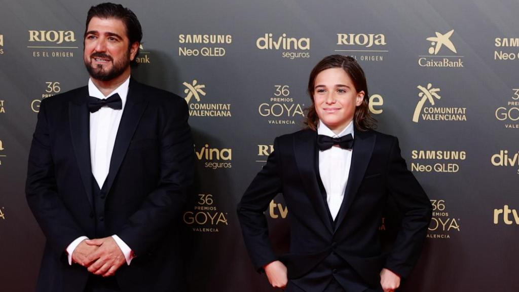 Antonio Orozco y su hijo Jan en los Premios Goya 2022.
