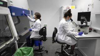 Investigadoras en el laboratorio.