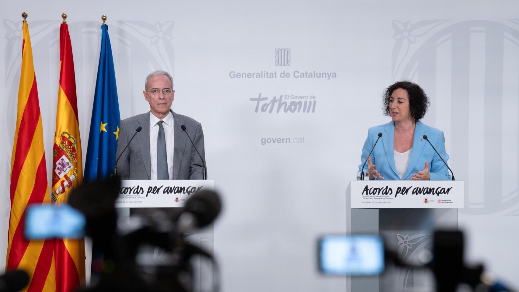 La consellera Alícia Romero, y el secretario de Estado Jesús Gascón, en rueda de prensa tras la Comisión de Asuntos Económicos y Fiscales, en Barcelona.