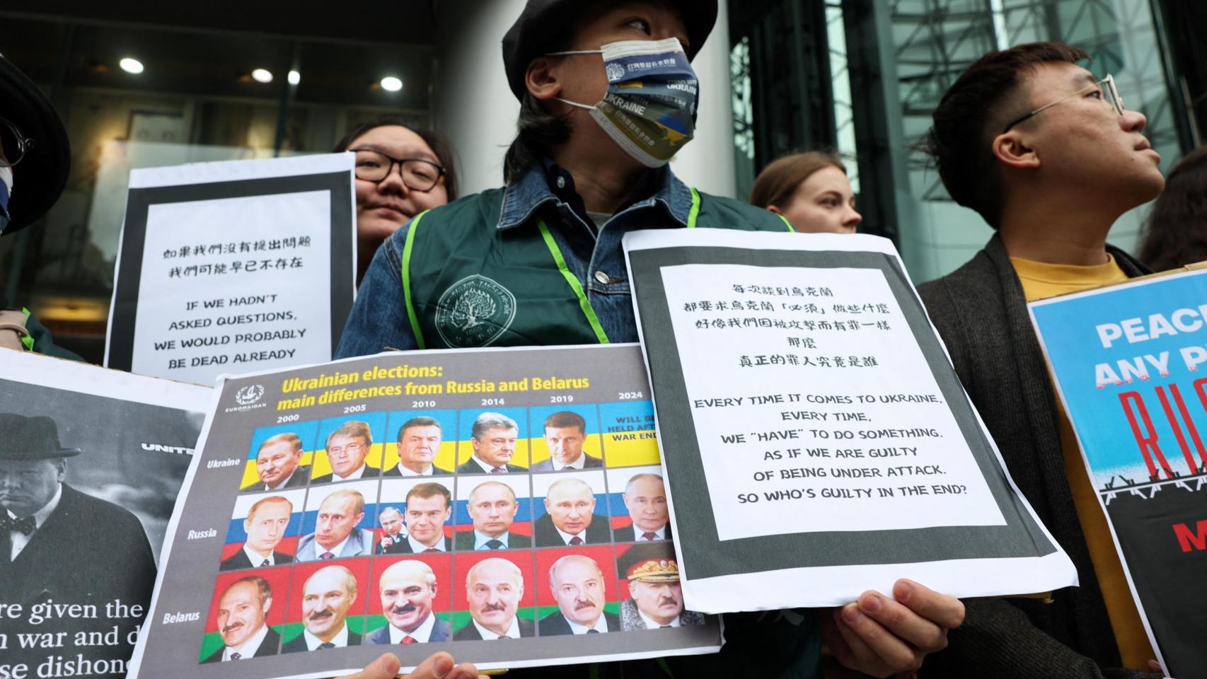 Protesta para conmemorar el tercer aniversario de la invasión rusa de Ucrania, en Taipéi, Taiwán, 23 de febrero de 2025.