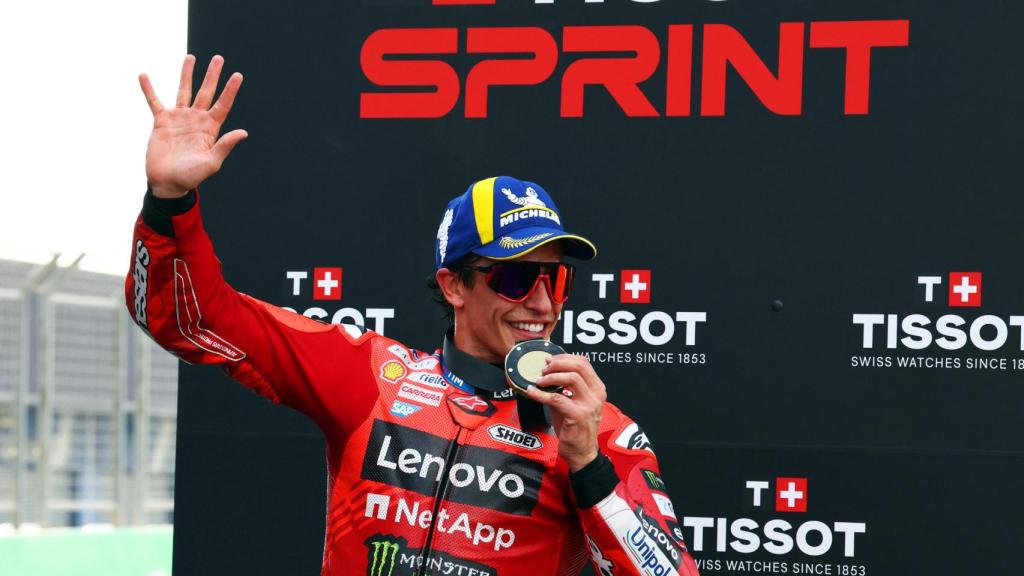 Marc Márquez celebra la victoria en la carrera sprint de Tailandia