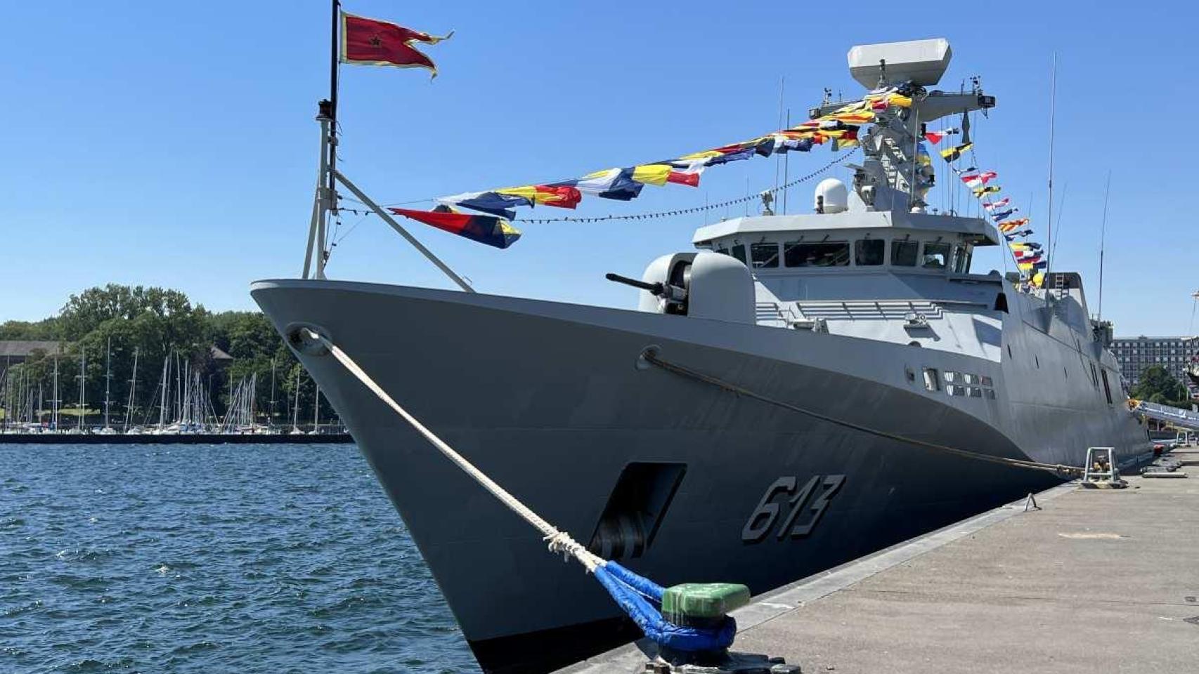 Fragata abierta 613 Tarik Ben Ziyad de la Armada marroquí en Kiel.