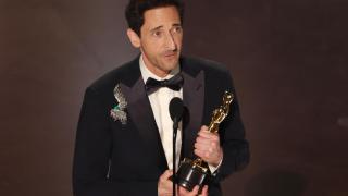 Adrien Brody, con el Oscar. Foto: Reuters