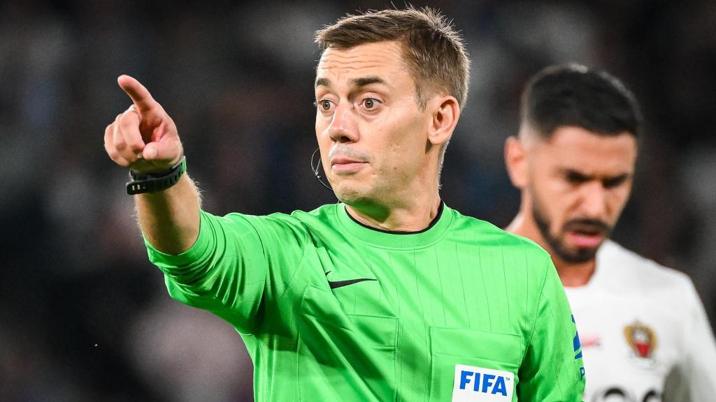 Clément Turpin, en un partido de la Ligue-1