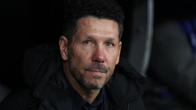 Simeone, en el banquillo del Bernabéu.