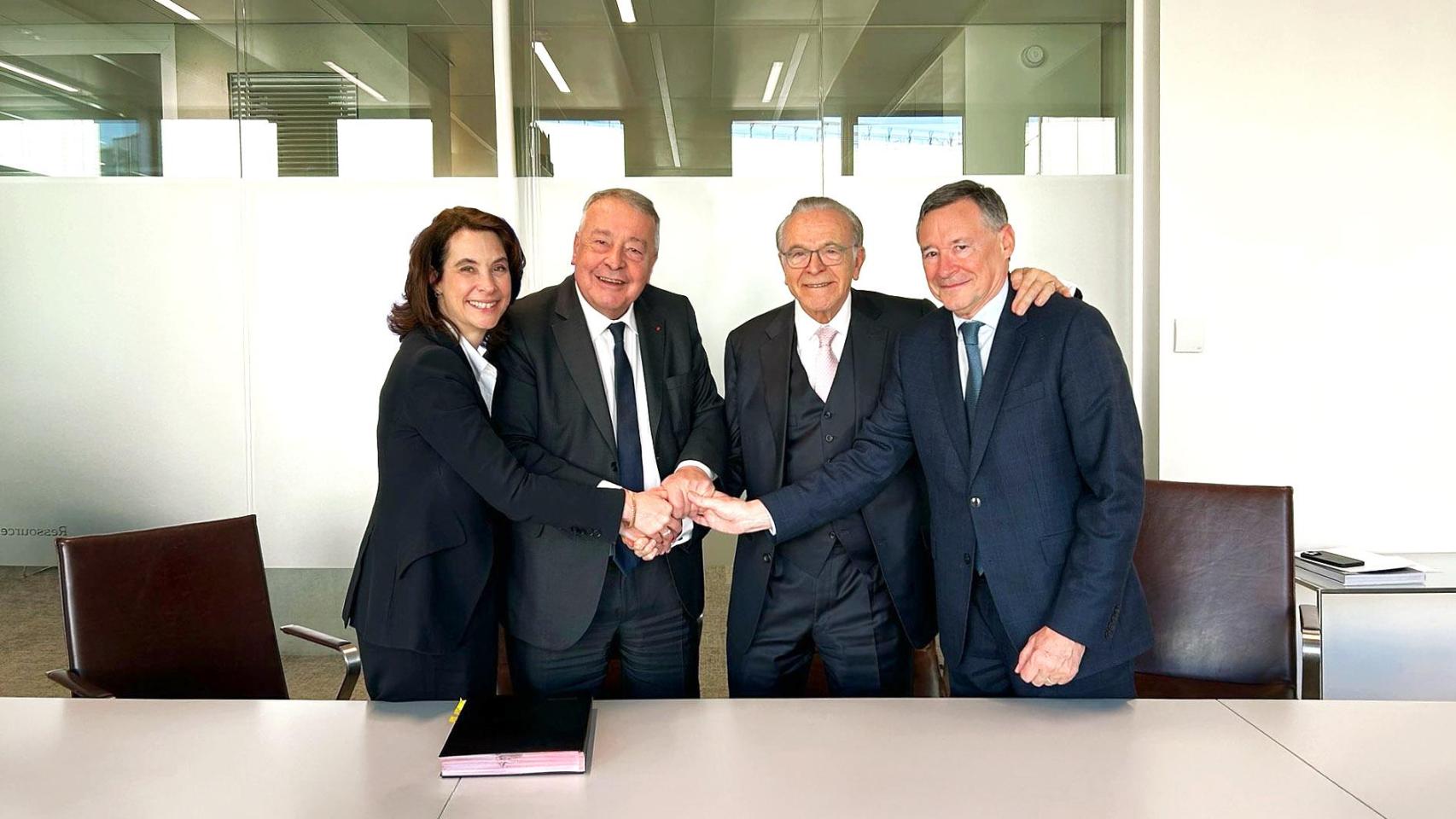 Estelle Brachlianoff, CEO de Veolia, Antoine Frérot, presidente de Veolia, Isidro Fainé, presidente de CriteriaCaixa y Ángel Simón, consejero delegado de CriteriaCaixa.