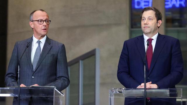 Friedrich Merz, líder de la CDU, y Lars Klingbeil, del SPD, en una rueda de prensa este martes.
