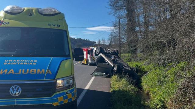 Herida al volcar su vehículo en la AC-550, en Outes (A Coruña)