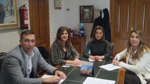 El alcalde de Seseña, Jaime de Hita, junto a sus homólogas de Borox, Soledad Gallego; Yeles, María José Ruiz y Esquivias, Almudena González.
