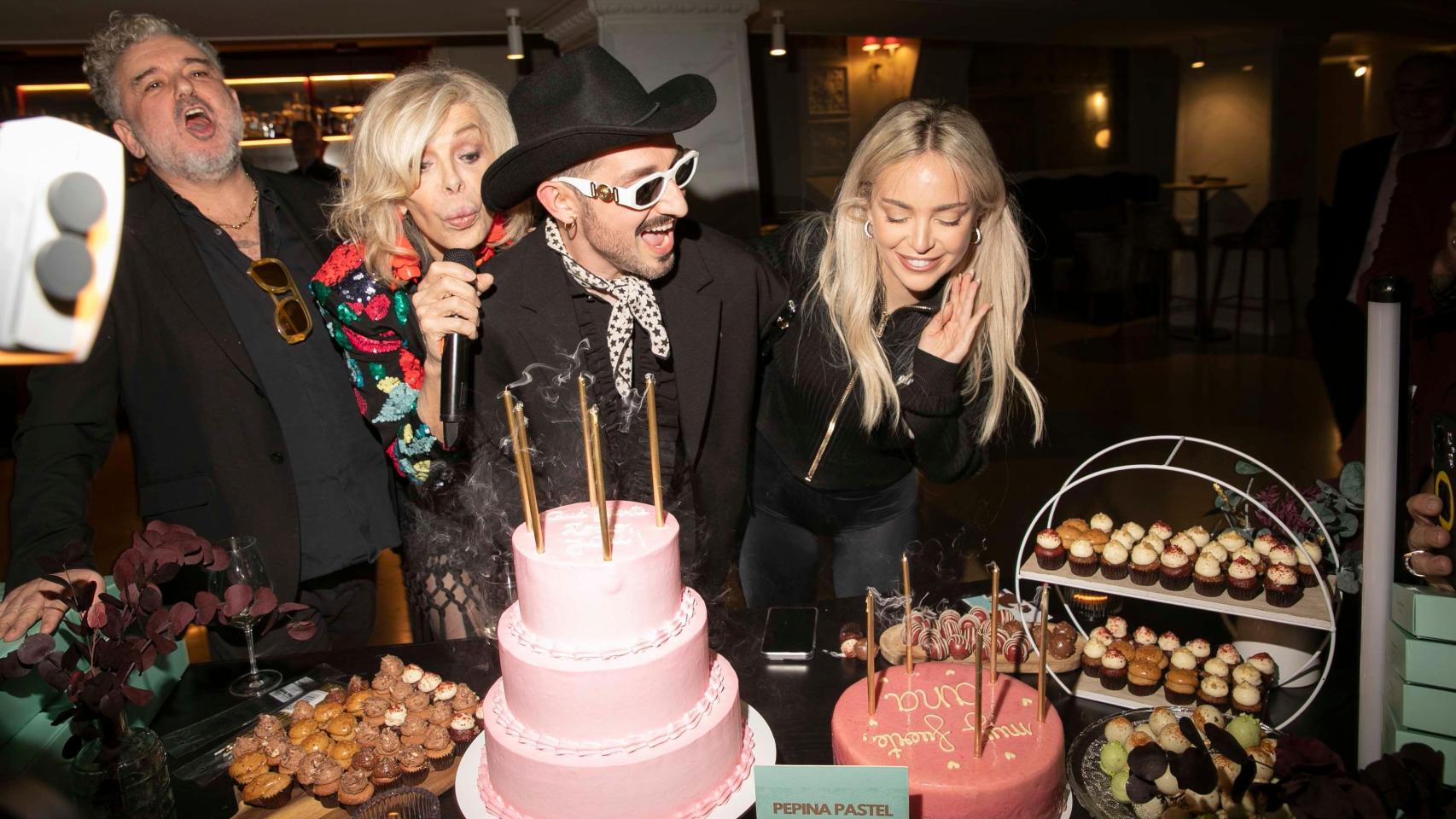 Jau Fornés y Ana Mena en la fiesta de cumpleaños.
