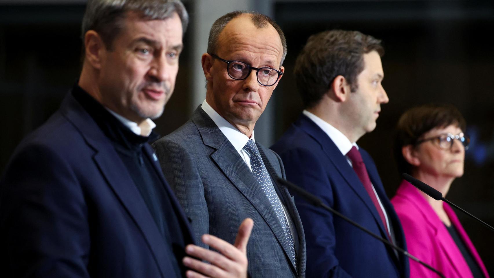 Markus Soeder (CSU), junto al candidato a canciller alemán Friedrich Merz (CDU) y a Saskia Esken(SPD) y Lars Klingbeil (SPD).