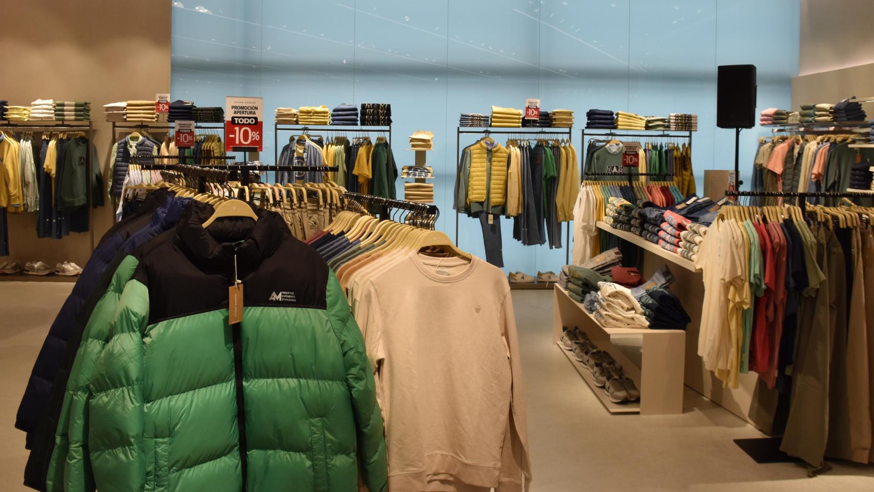 Foto de archivo de la inauguración de la nueva tienda de Álvaro Moreno en Valladolid.