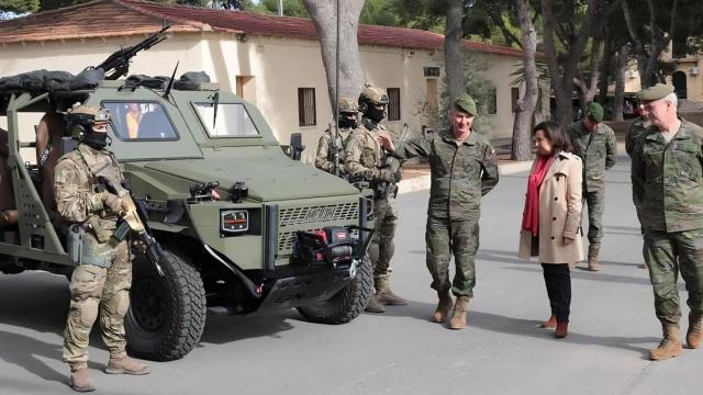 La ministra de Defensa, Margarita Robles, en una visita anterior al acuartelamiento Alferez Rojas Navarrete.