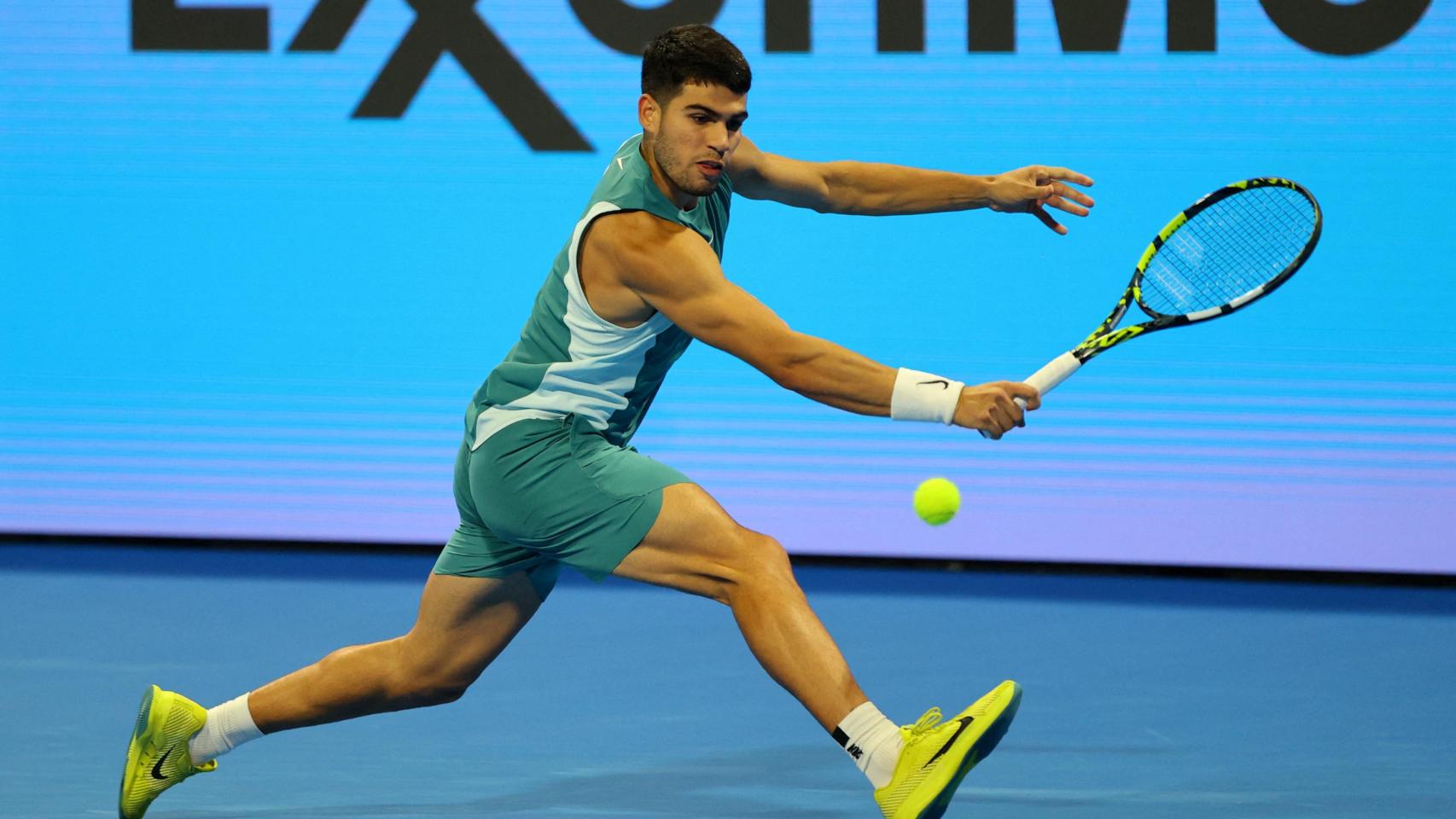 Carlos Alcaraz en el partido contra Lehecka en Doha.