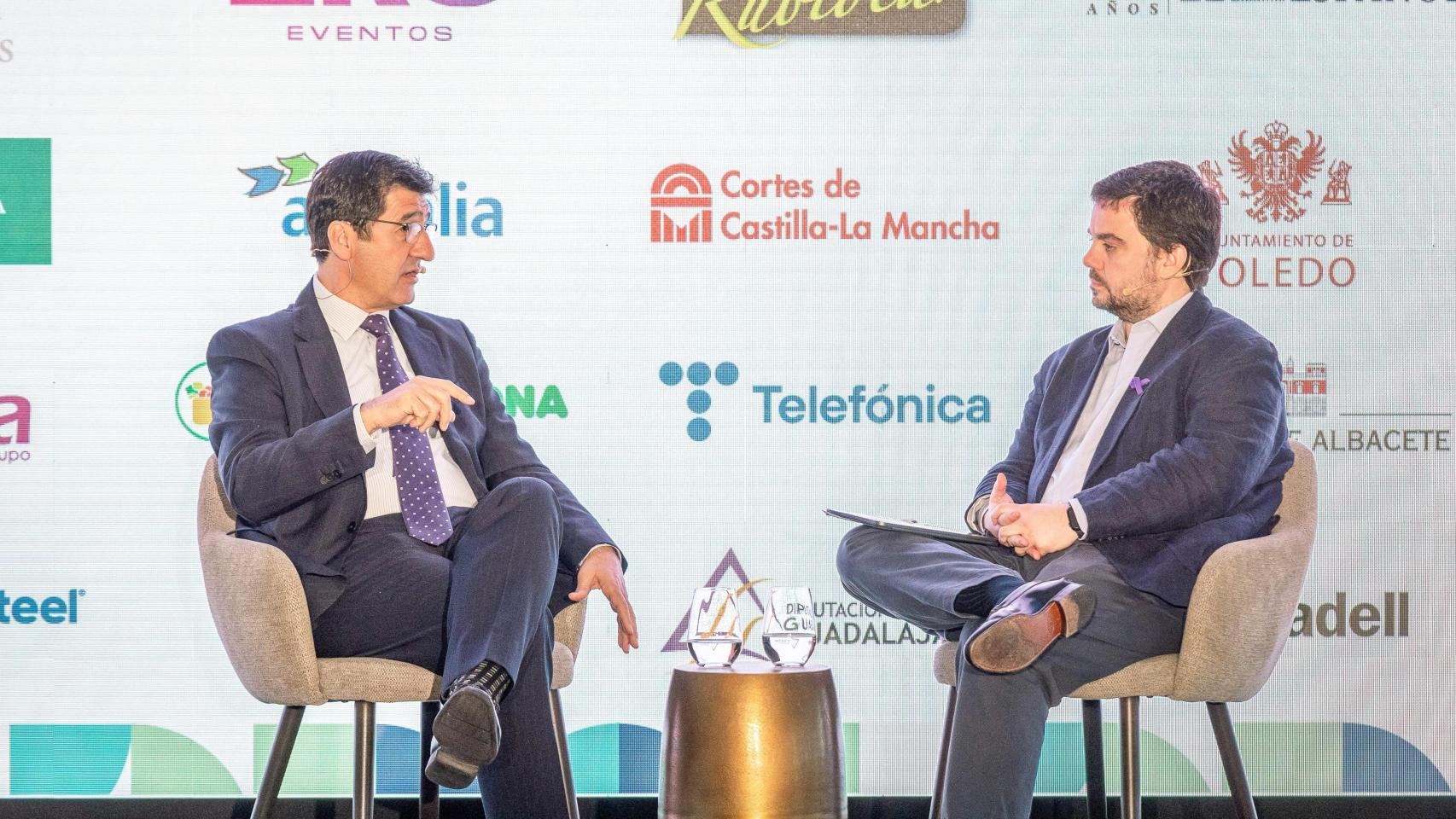 Conversación entre el vicepresidente segundo de las Cortes, José Manuel Caballero, y Arturo Criado.