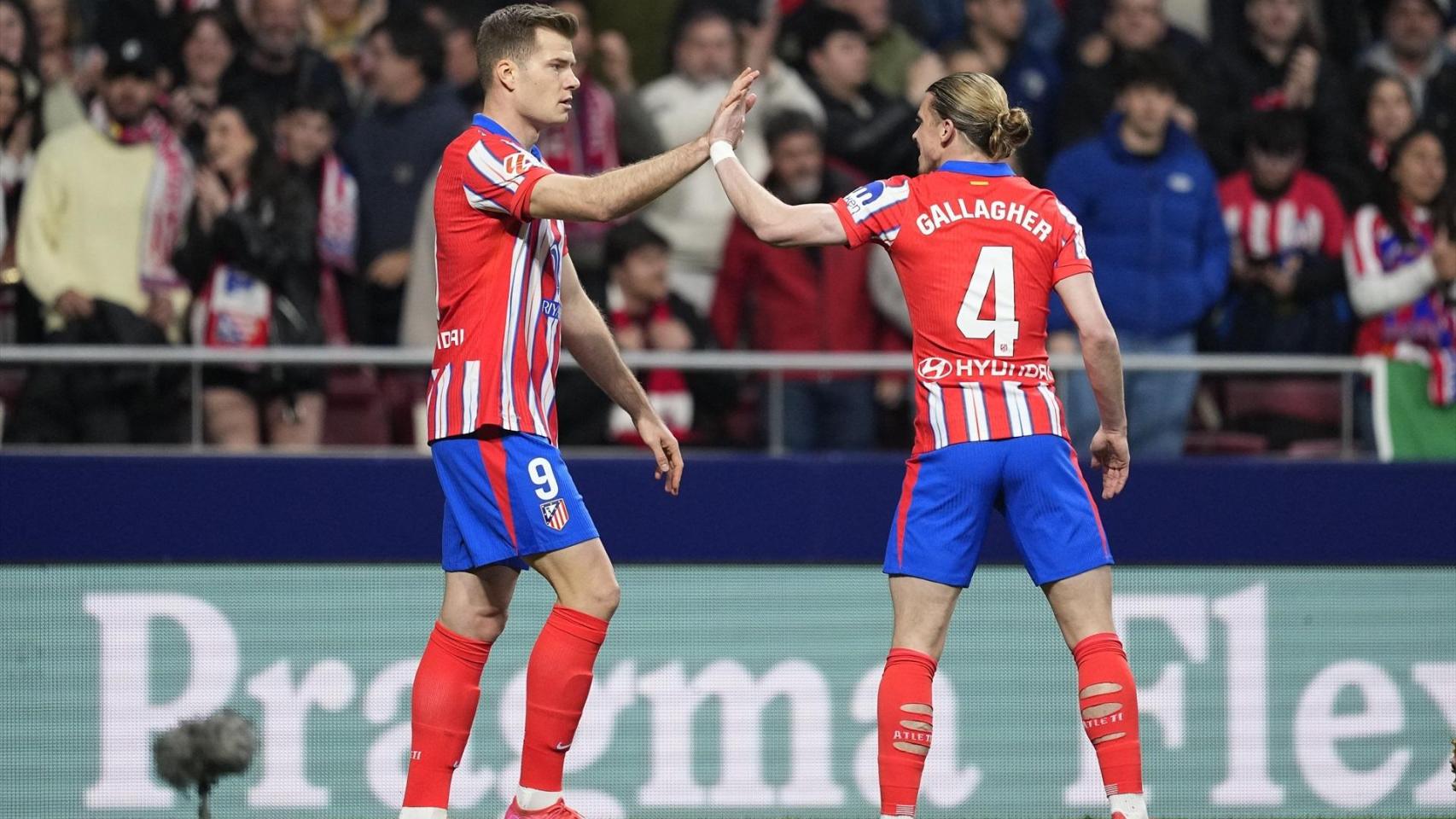 Sörloth junto a Conor Gallagher, en un partido del Atlético de Madrid