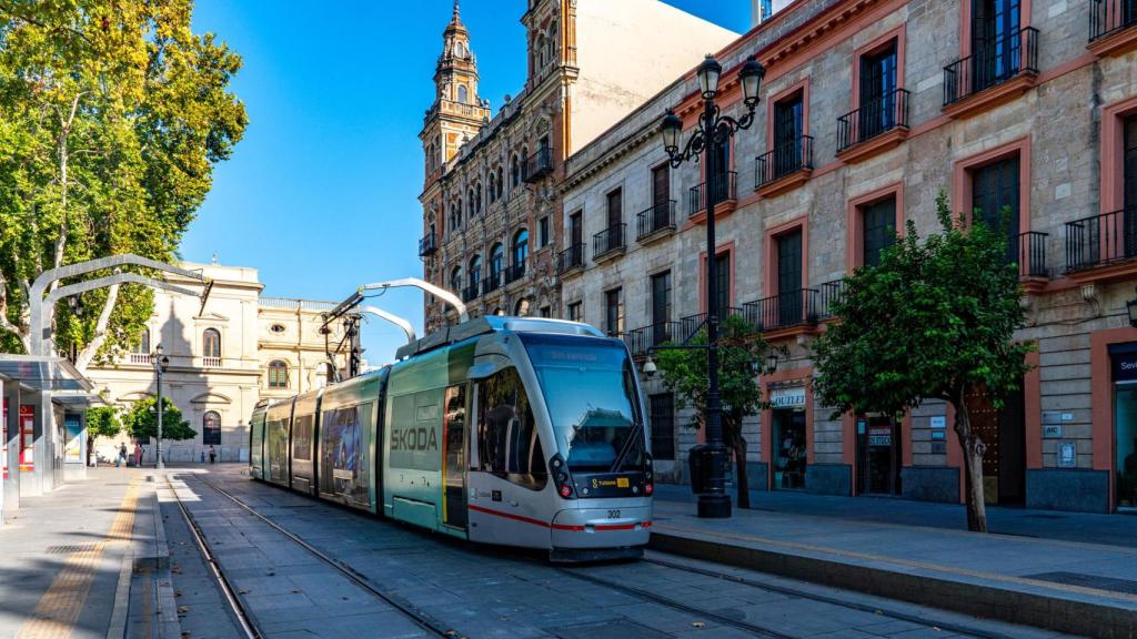 Está ubicada en plena Plaza Nueva.