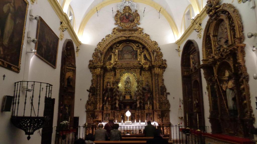 Esta capilla está abierta a todas horas del día.