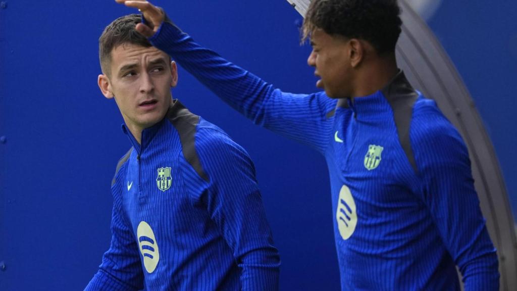 Marc Casadó y Lamine Yamal, en un entrenamiento del FC Barcelona