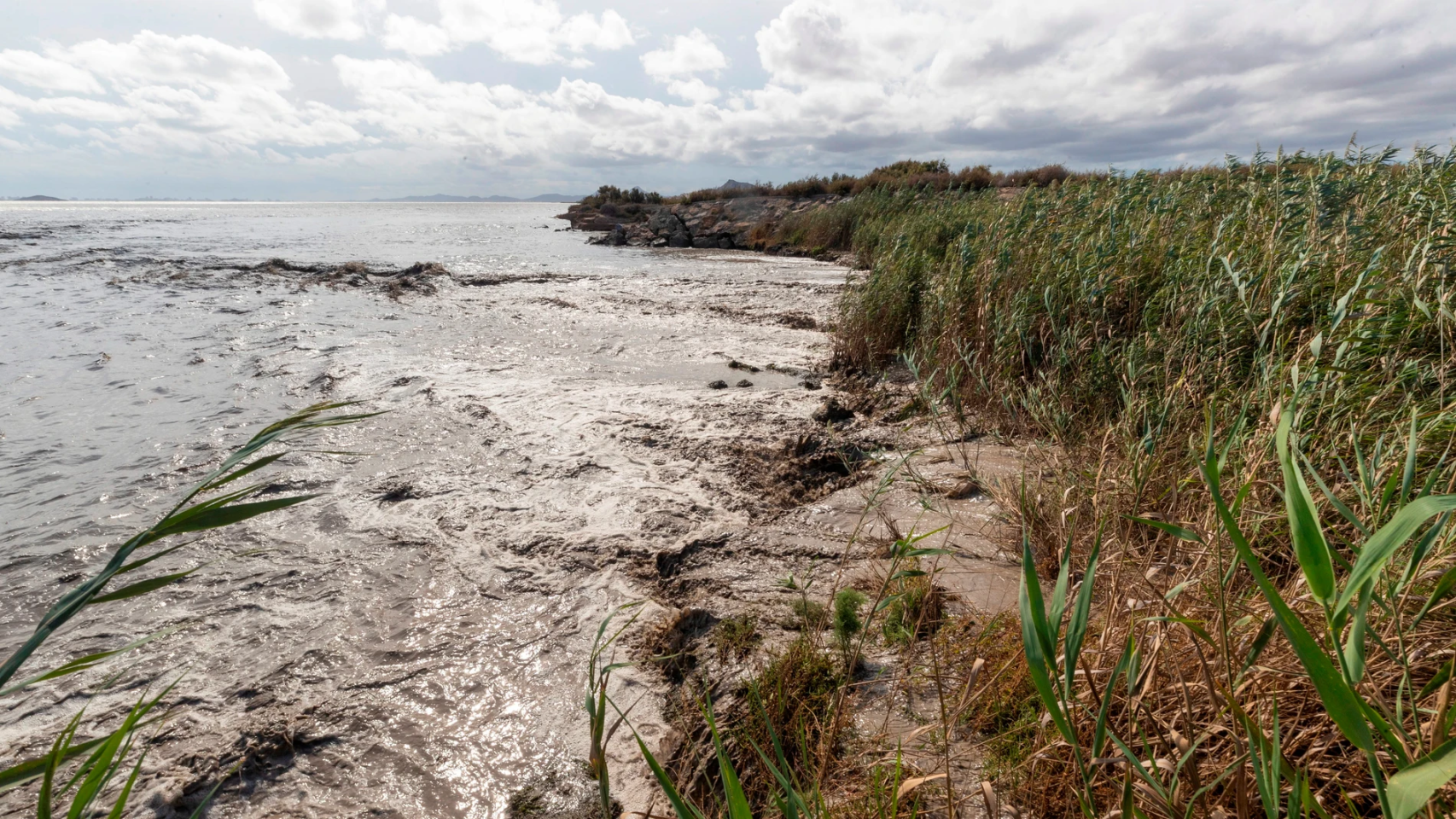 Desembocadura de la Rambla del Albujón al Mar Menor.