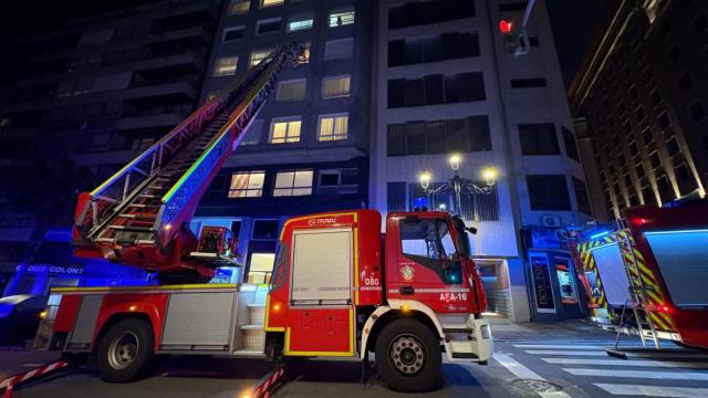 Intervención de los bomberos en la calle Colón.
