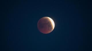 El cielo de Galicia se tiñe de rojo este domingo: a qué hora y dónde ver la 'Luna de Sangre'