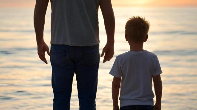 Imagen de archivo de un padre con su hijo.