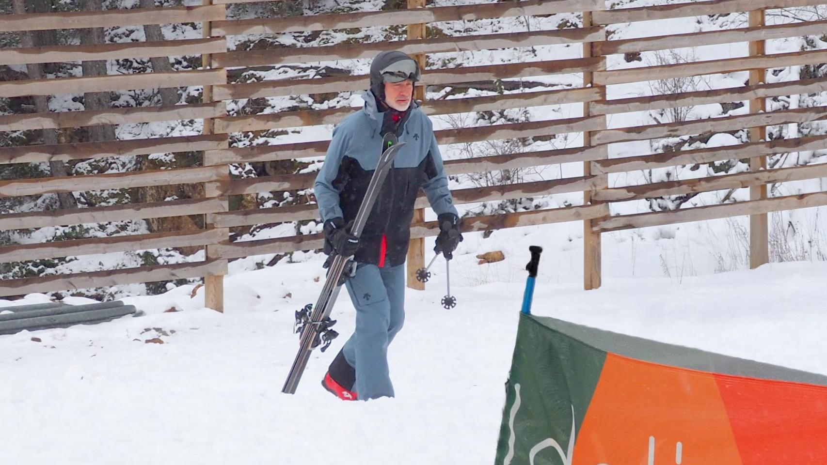 Así fue el día del rey Felipe VI en Valdelinares (Teruel): estuvo esquiando casi todo el día y comió en la estación