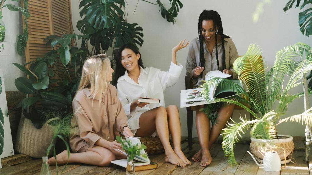 Grupo de amigas felices.