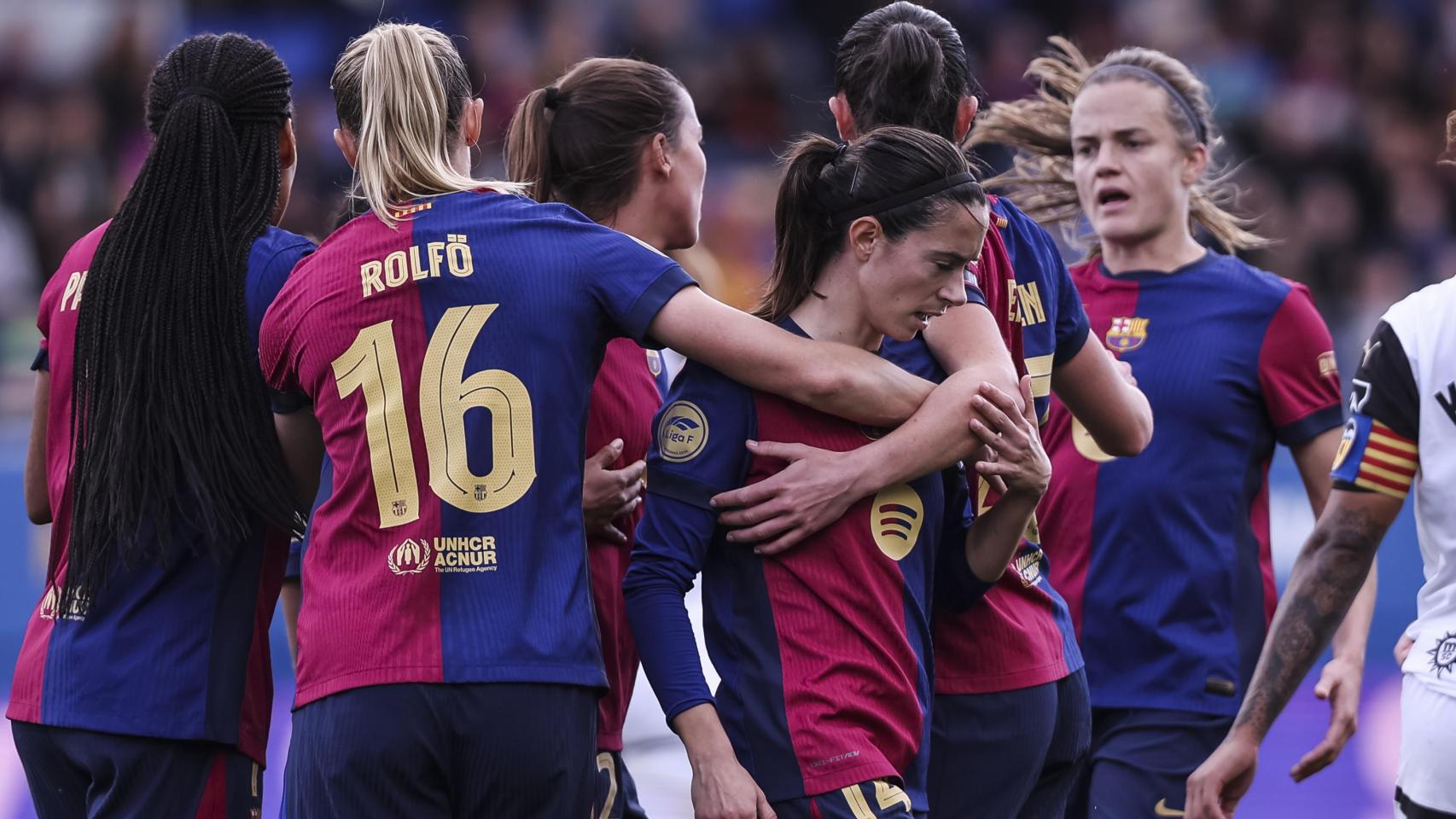 Las jugadoras del Barça celebran el gol de Aitana Bonmatí en la victoria ante el Valencia en la Liga F.