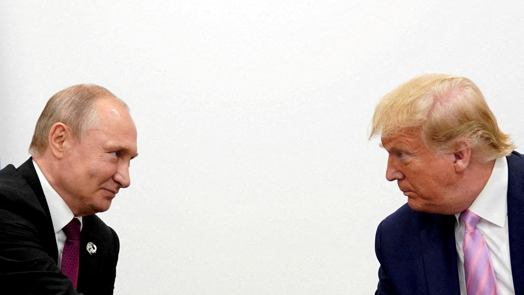 El presidente de Estados Unidos, Donald Trump, y el presidente ruso, Vladímir Putin, mantienen una reunión bilateral en la cumbre de líderes del G20 en Osaka, Japón, 28 de junio de 2019