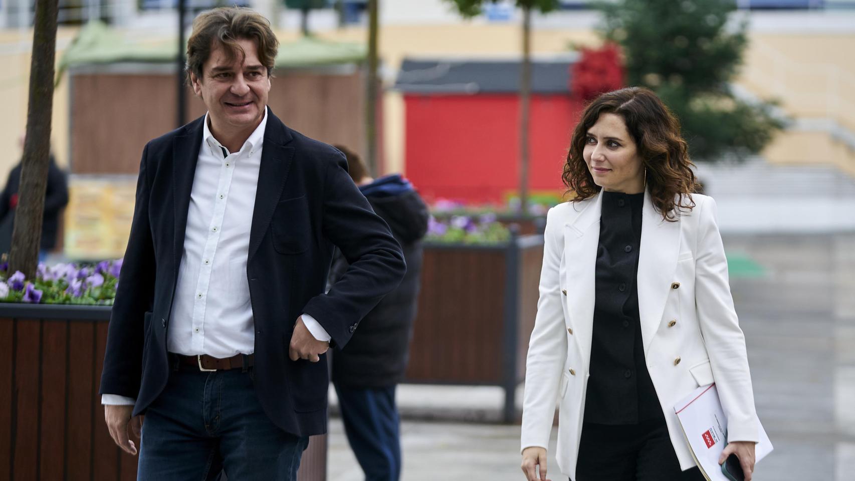 Isabel Díaz Ayuso, y el alcalde de Fuenlabrada, Francisco Javier Ayala.