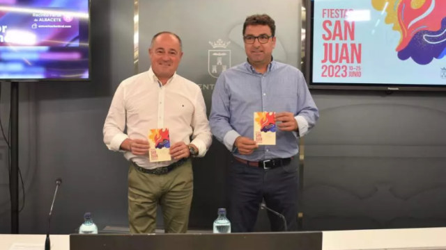 Emilio Sáez (i) y Modesto Belinchón (d), durante su etapa como alcalde y concejal de Deportes de Albacete, respectivamente.