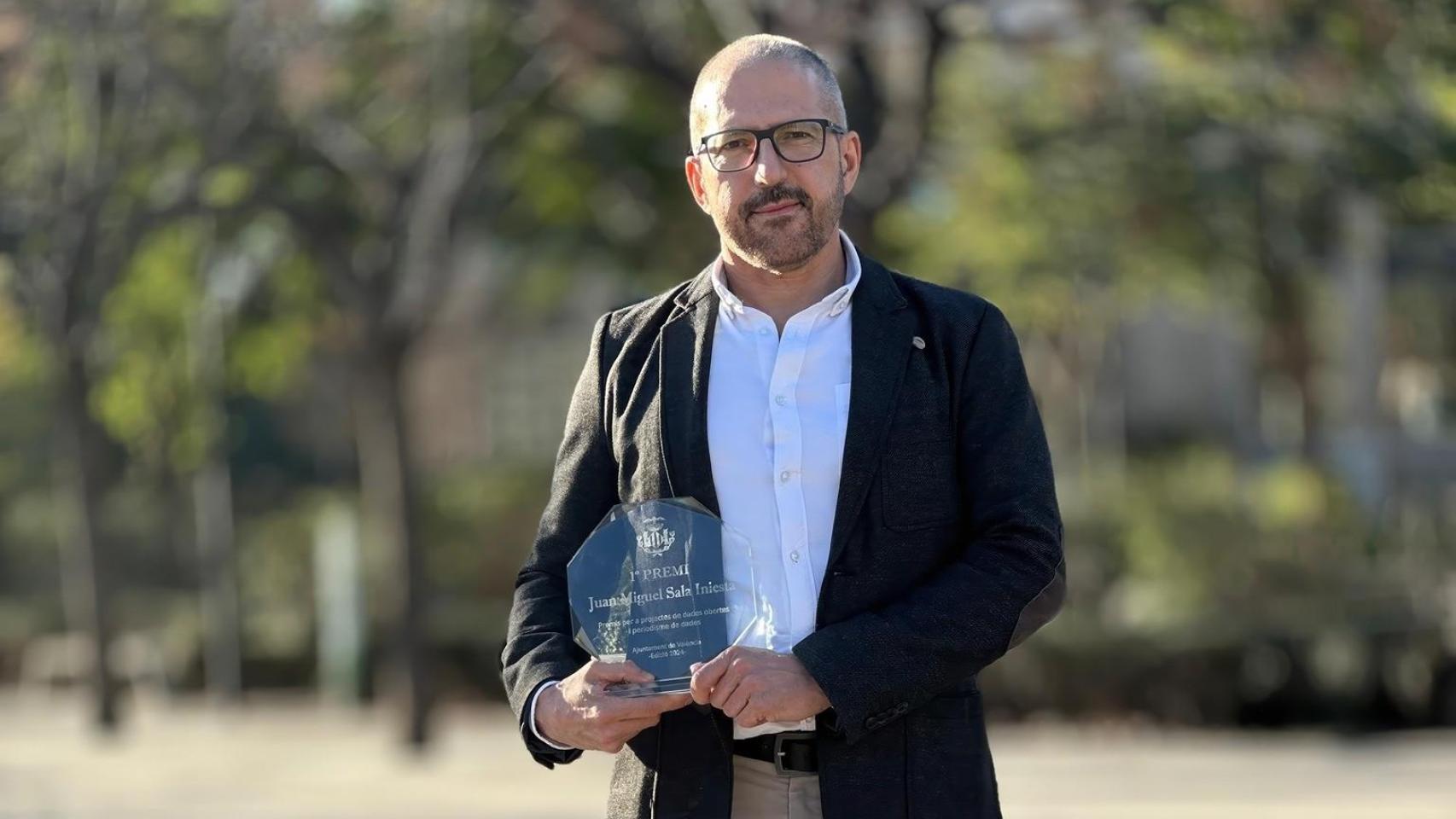 Miguel Sala, el ingeniero que creó Hidroalerta, una herramienta que controla el cauce y la crecida de barrancos como el del Poyo. EE