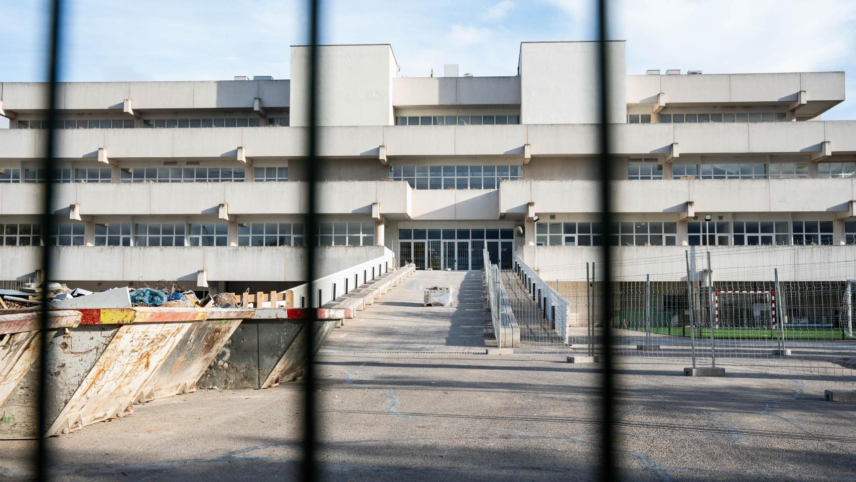 Fachada del centro habilitado para la acogida de menores extranjeros no acompañados, La Cantueña.