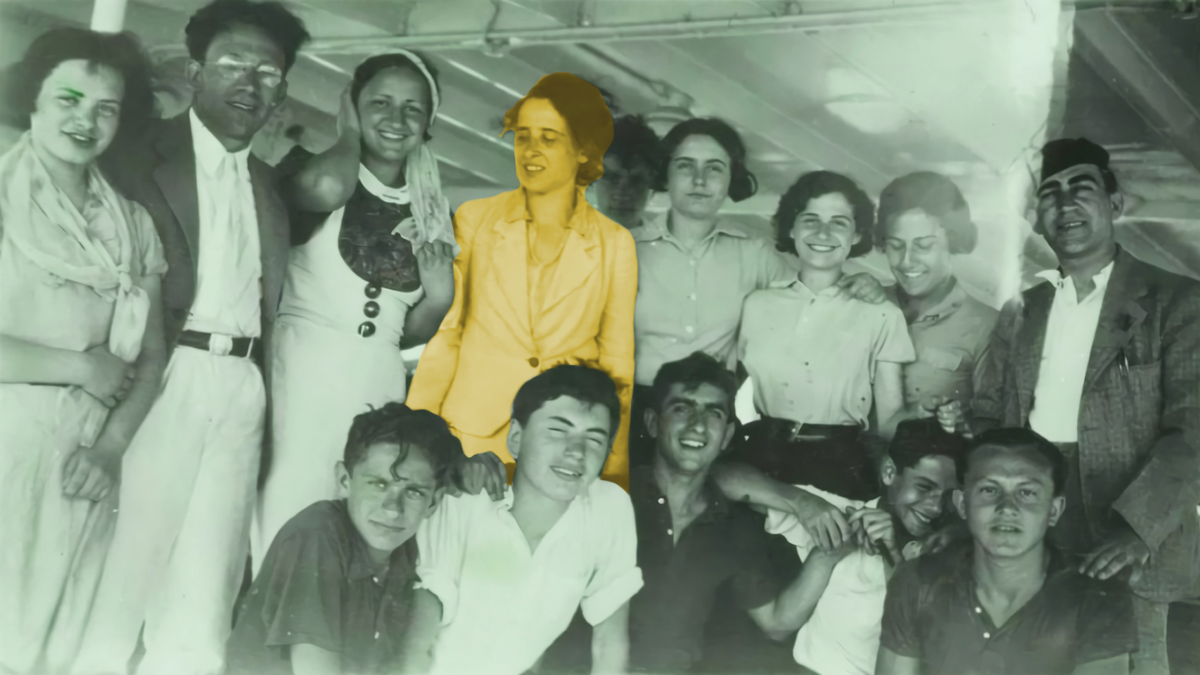 Hannah Arendt, cuarta desde la izquierda,  en 1935, viajando con jóvenes apátridas a Palestina, dentro del proyecto Youth Aliyá. Foto: Courtney Schlesinger Library, Radcliffe Institute, Harvard University
