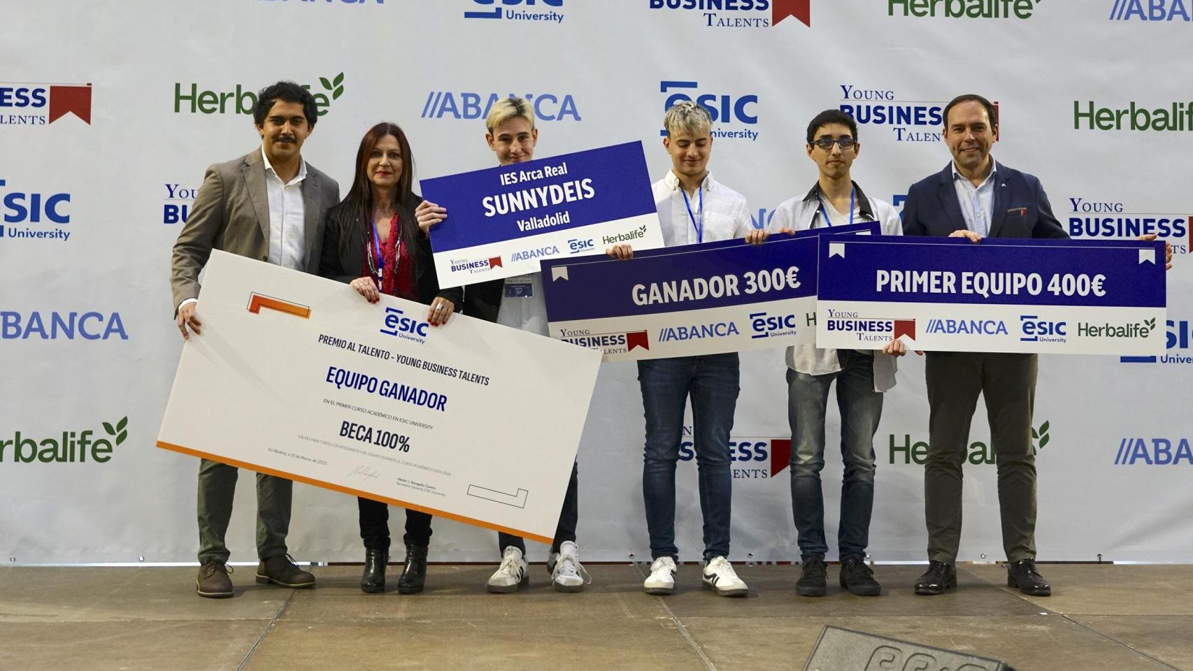 Román Fraile, Kevin Revuelta y Marcos Alba, del IES Arca Real de Valladolid, ganadores del XIV Young Business Talent