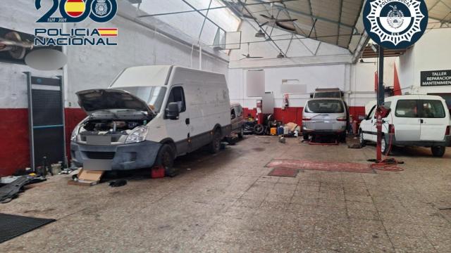 El taller en Elche intervenido por la Policía.