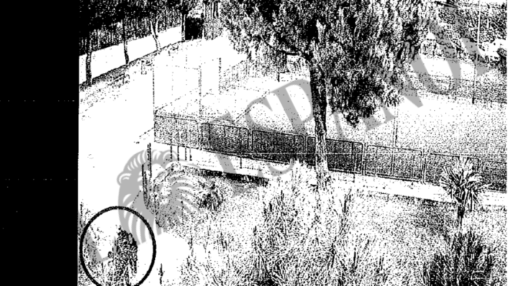 El sacerdote, en las grabaciones de seguridad incluidas en uno de los informes del caso.